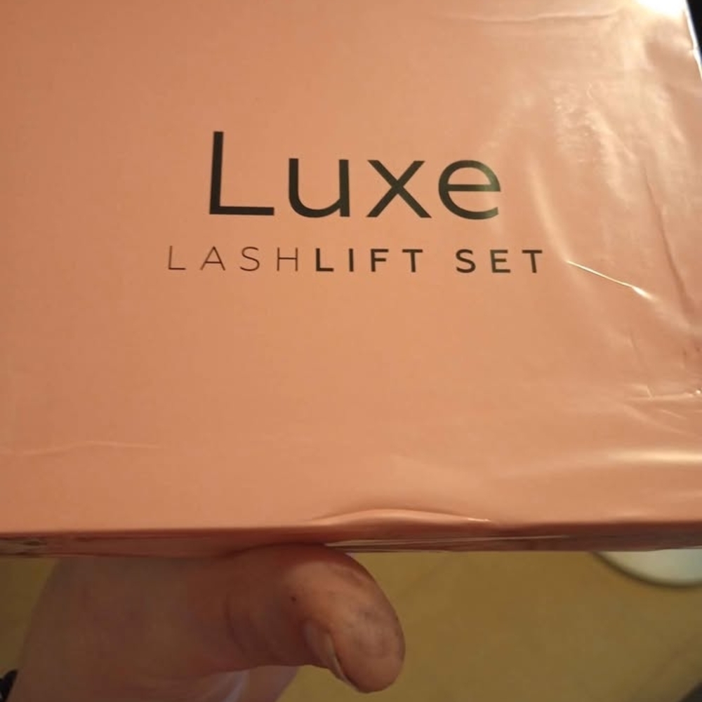 Luxe Cosmetics Beauty Set in Soft Pink